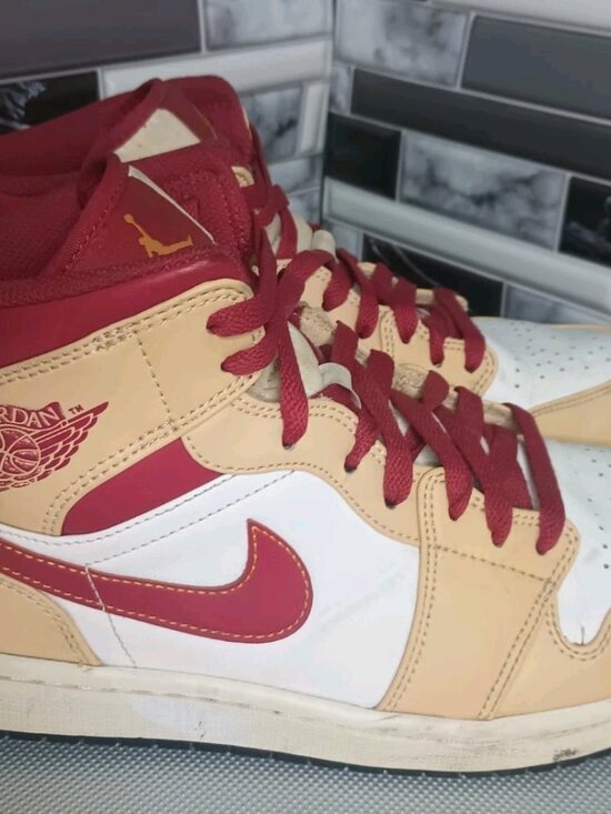 Men\'s Size 9.5/Air Jordan 1 Mid \